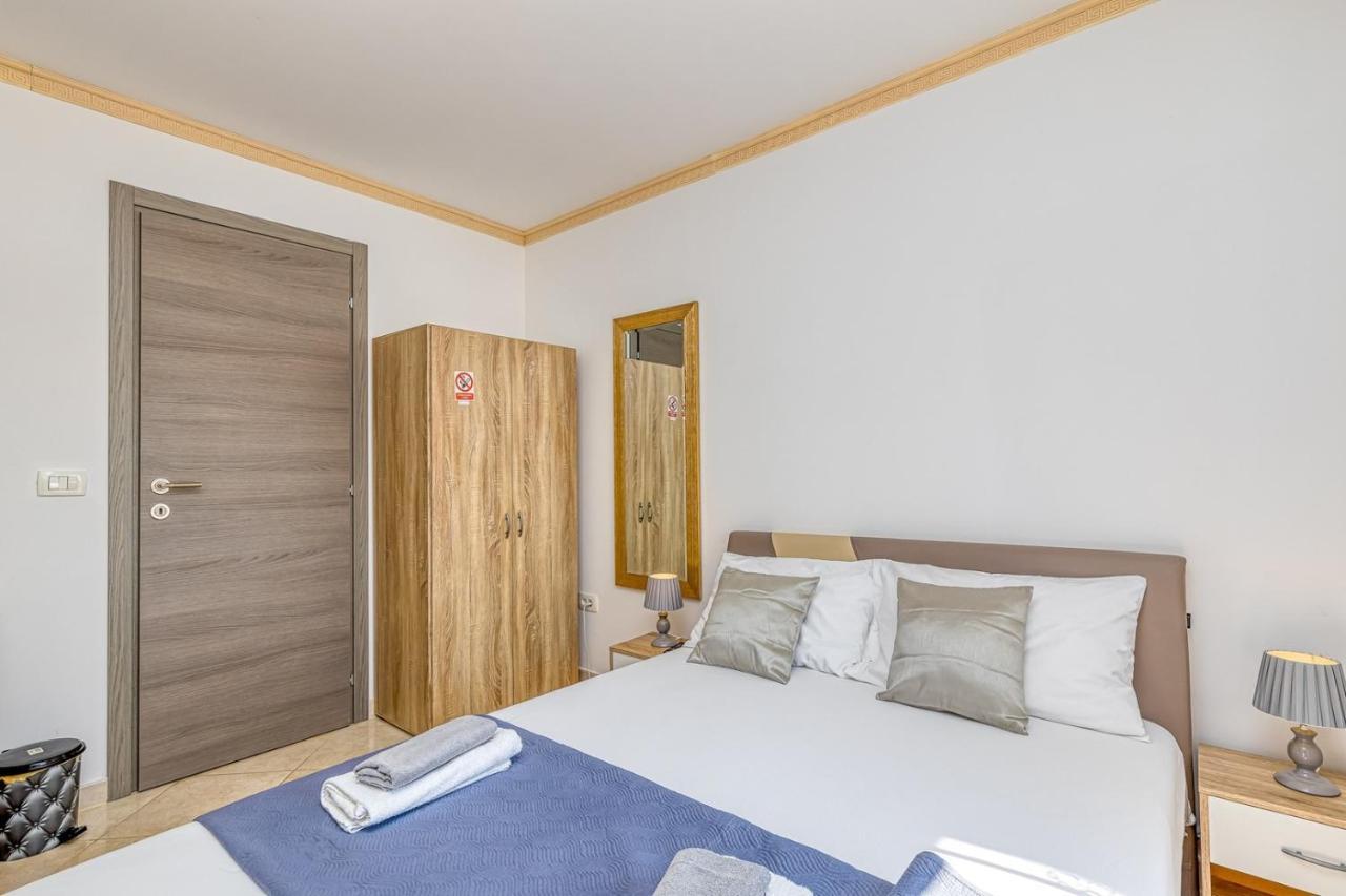 Rooms On Liberty Square Poreč Exterior foto